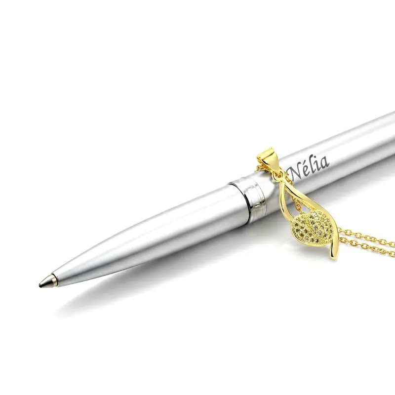 Nouvelle Collection Collier pour femme chaîne ornée d'un joli pendentif original cœur sertis de zirconiums