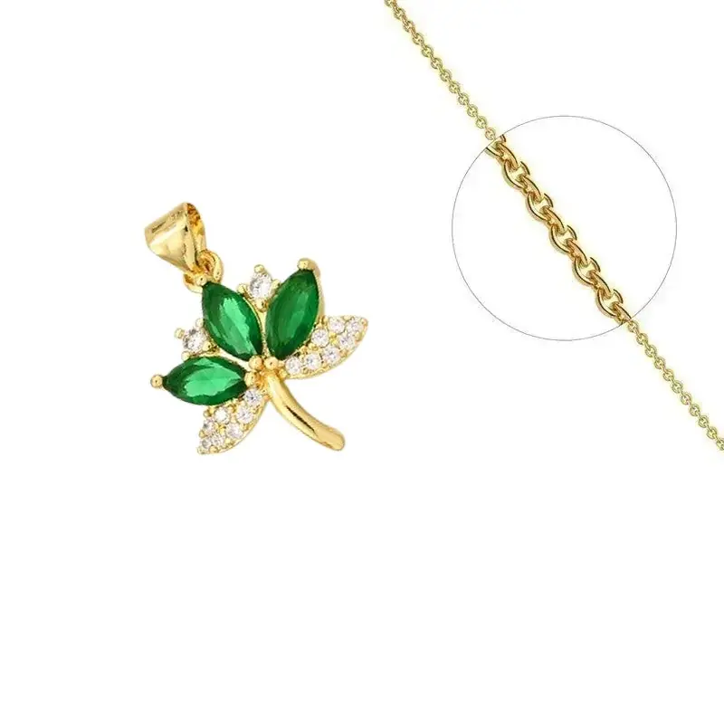 Premium Collier doré chaîne et pendentif feuille de cannabis verte orné de zirconiums sertis