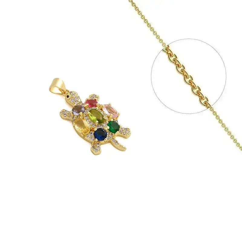 Collier doré chaîne et pendentif tortue orné de zirconiums colorés sertis Dernier Modèle