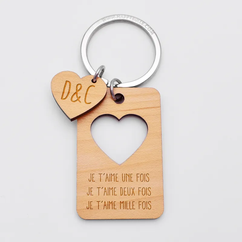 Porte-clés personnalisé médaille gravée bois rectangle55x35 mm \\"coeur double\\" Original