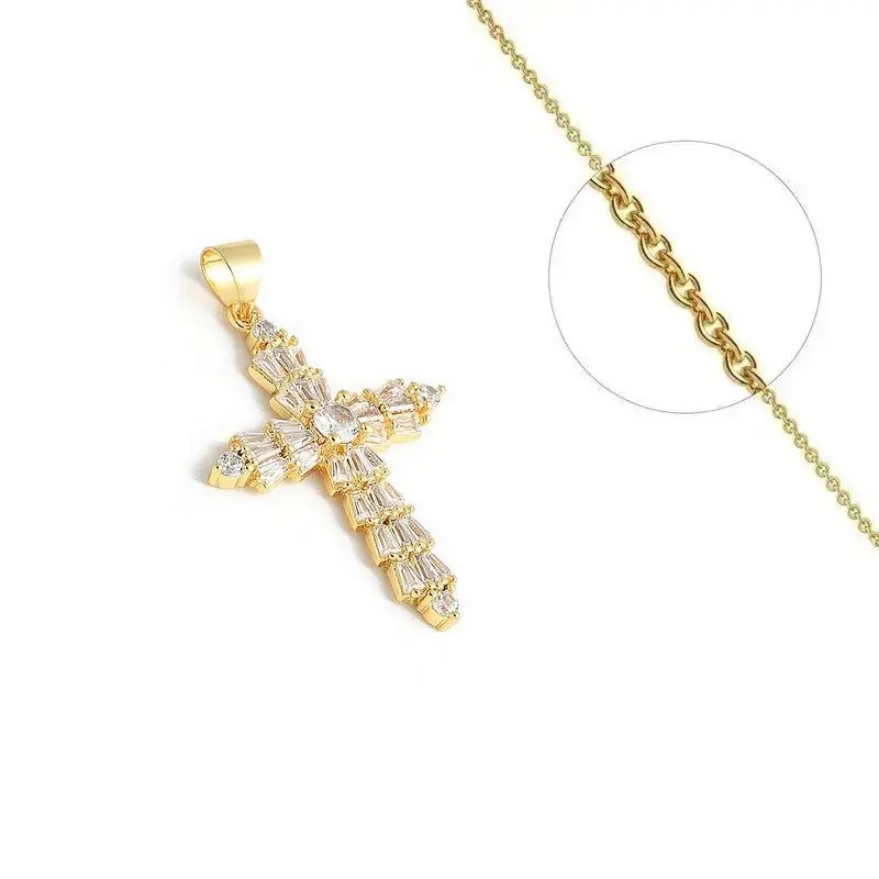 Collier doré chaîne et pendentif croix zirconiums sertis Commander Maintenant