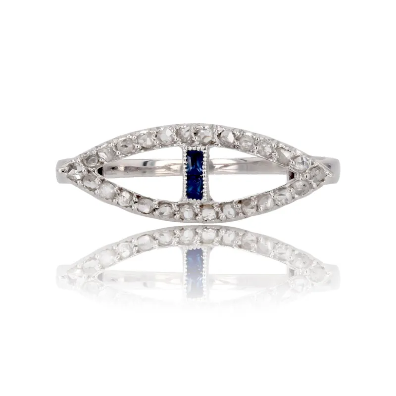 Promotion Saisonnière Bague ancienne navette diamants taillés en rose et saphirs