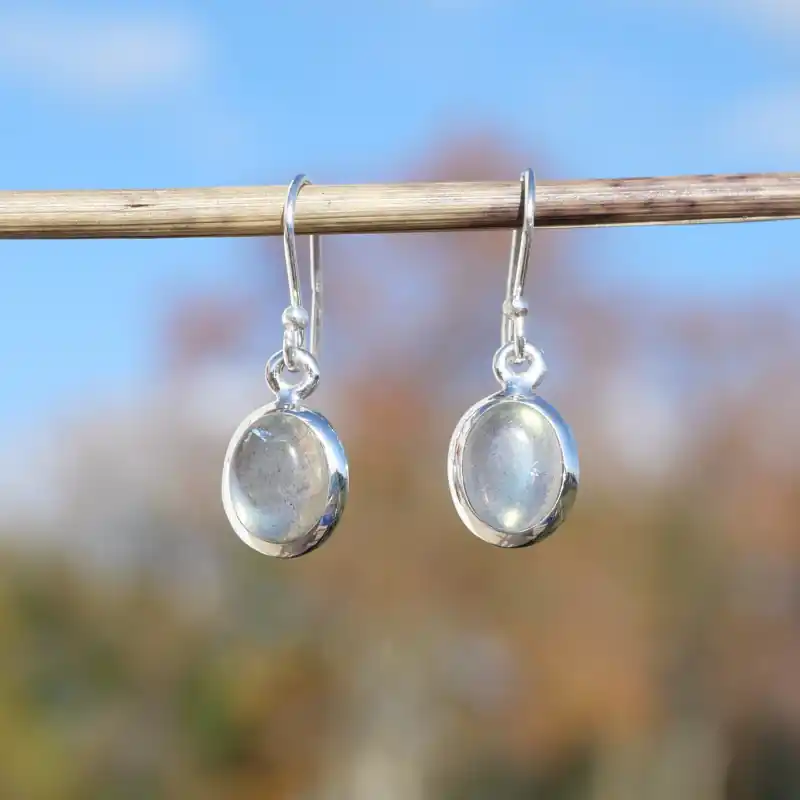 Petites boucles d'oreilles ovales Labradorite et argent Petit Prix