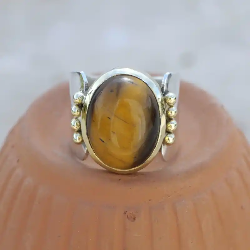 Bague large en pierre Oeil de tigre sur monture doree en argent T54 Petit Prix