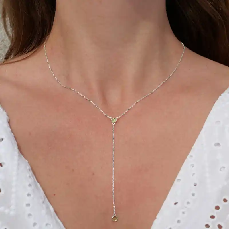 Top Vente Collier cravate argent et 2 petites pierres en Peridot