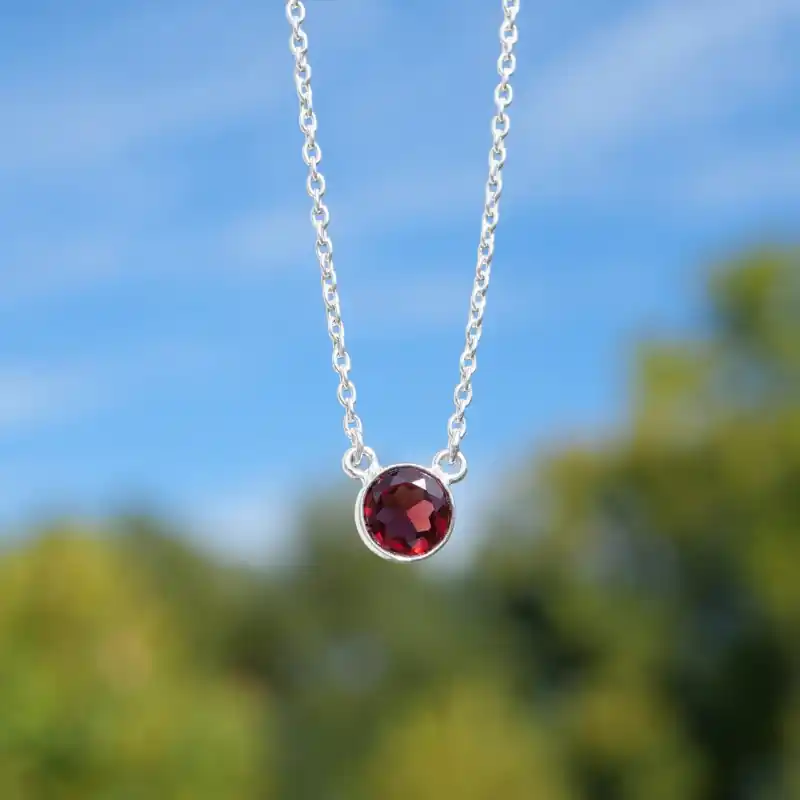 Jusqu’à Épuisement Des Stocks Collier fin chaine argent et pierre ronde en Grenat
