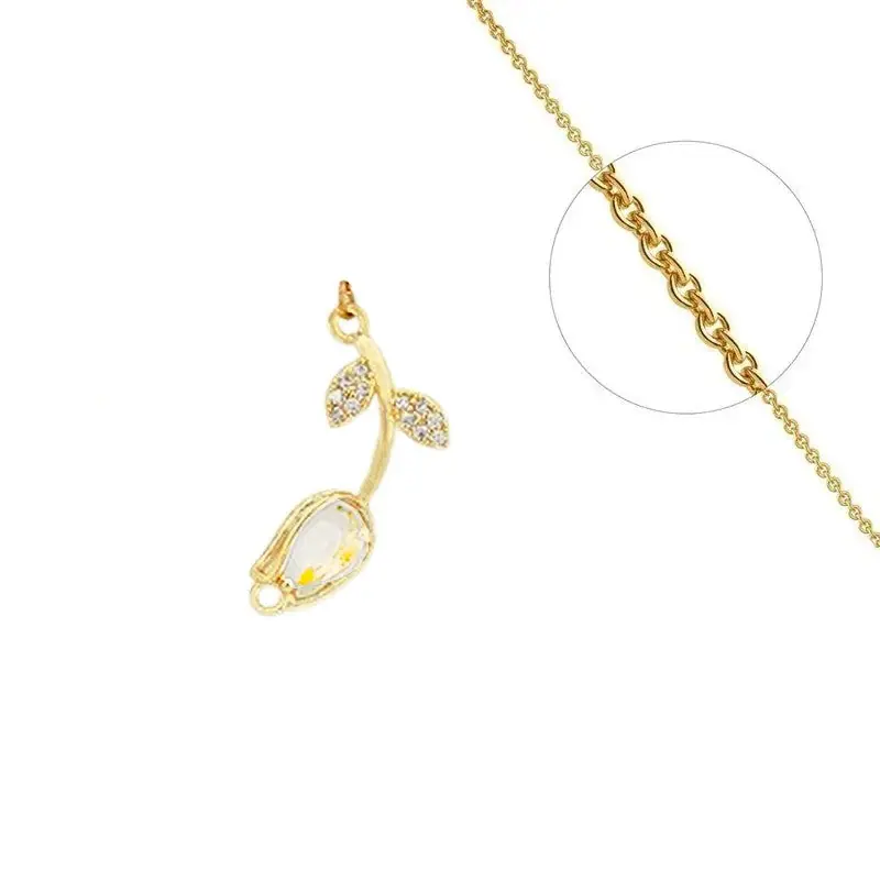 Collier chaîne et pendentif fleur avec zirconiums sertis blanc Gros Lot