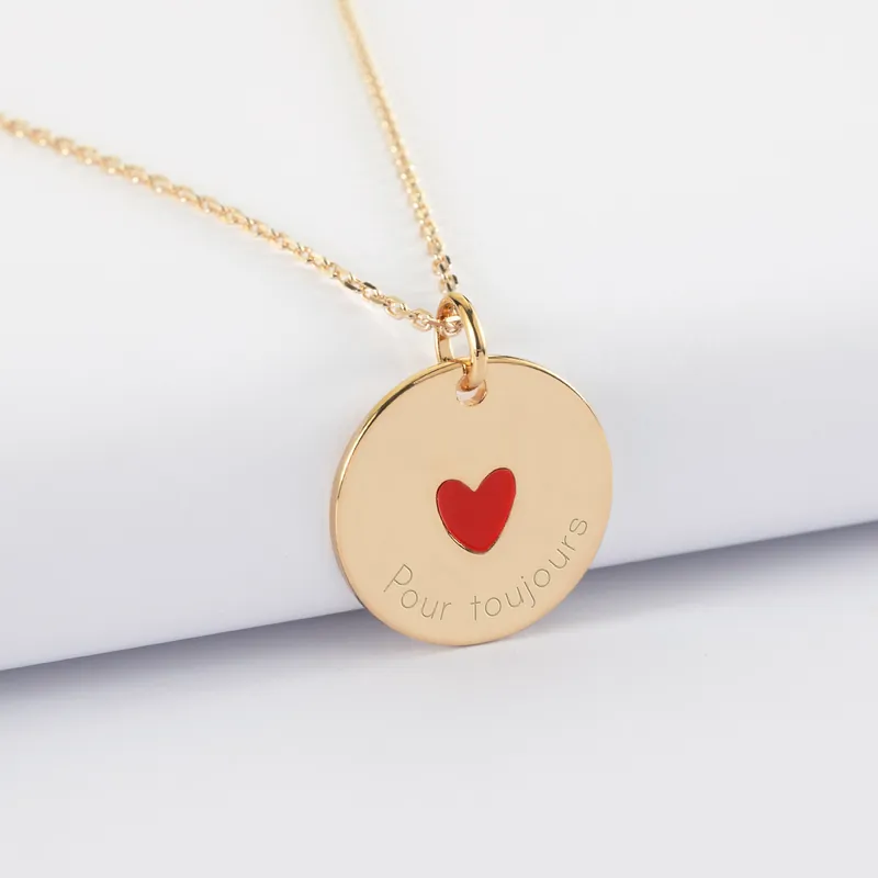 Satisfait Ou Remboursé Pendentif personnalisé médaille gravée plaqué or coeur émail rouge 19 mm - HappyBulle x Atelier Wagram