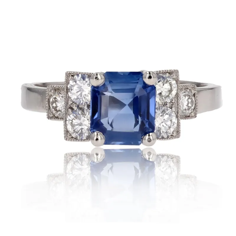 Tendance Bague style art déco saphir bleu diamants