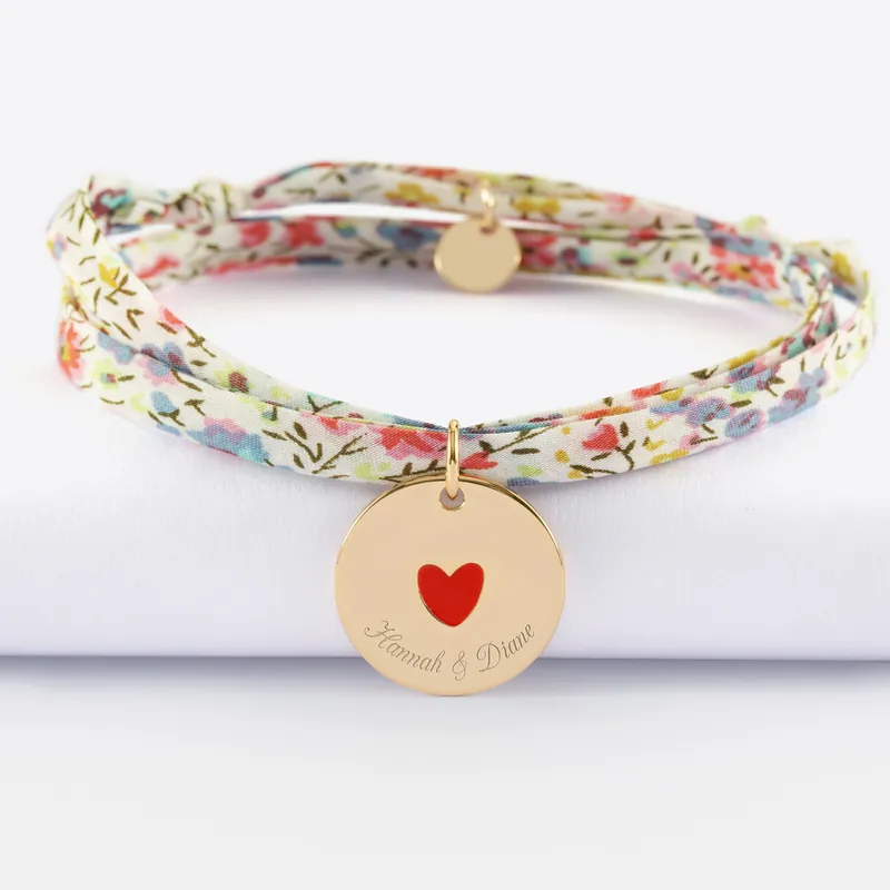 Remise Bracelet 3 tours Liberty personnalisé médaille gravée plaqué or coeur émail rouge 19 mm - HappyBulle x Atelier Wagram