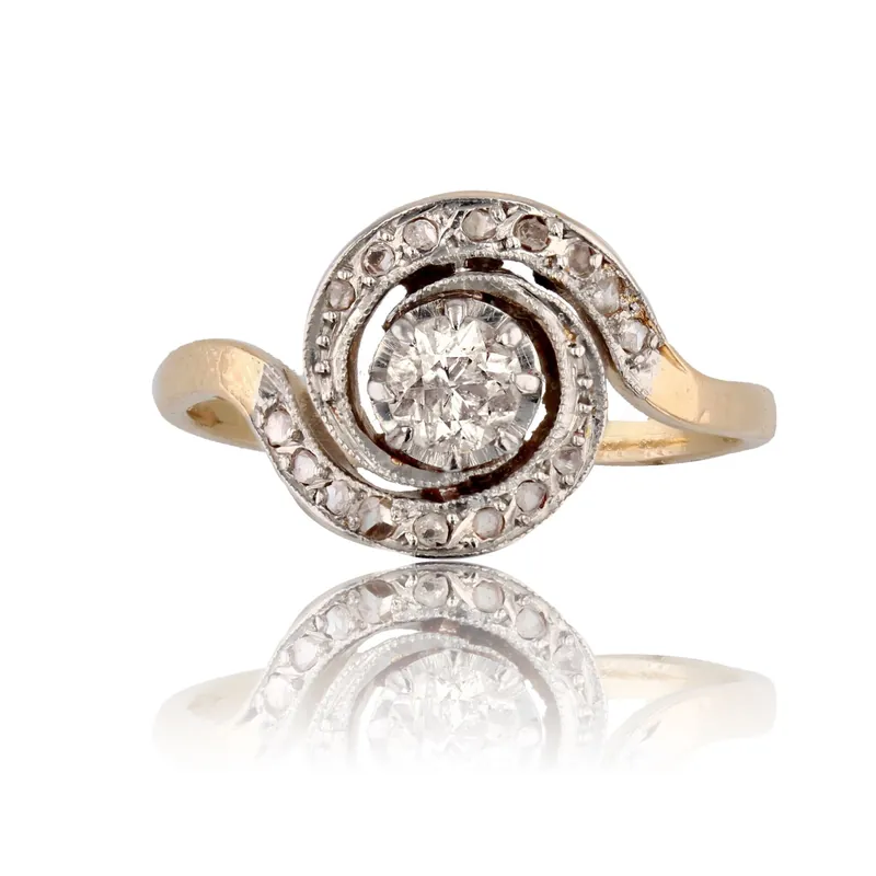 Tendance Bague ancienne diamants en tourbillon