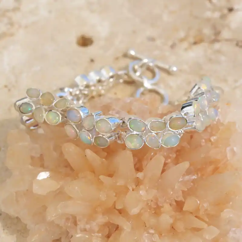 Achetez Aujourd’hui Bracelet en argent 2 rangs 54 petites pierres en Opale d'Ethiopie