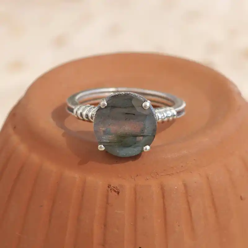Affaire À Saisir Bague argent pierre ronde facettee en Labradorite T51