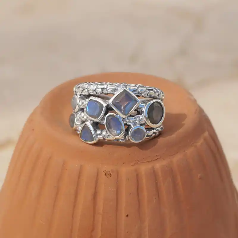Vente Directe Bague large en argent et 8 petites pierres en Labradorite T52