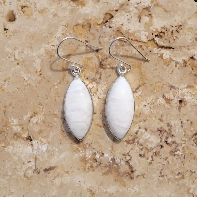Tendance Boucles d'oreilles marquises pierre Scolecite blanche