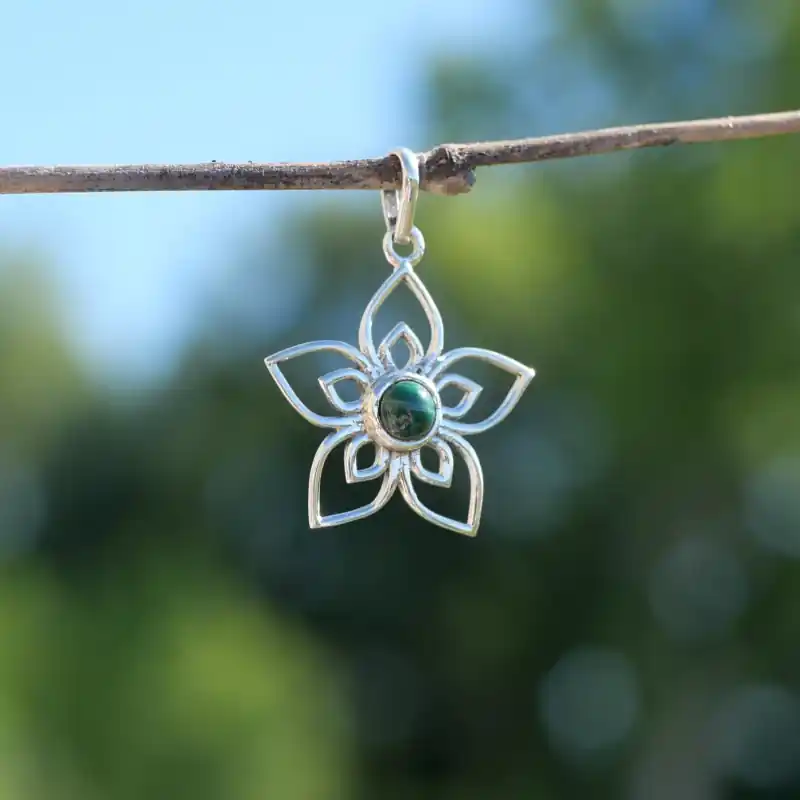 Solde Pendentif fleur ajouree argent et pierre Malachite
