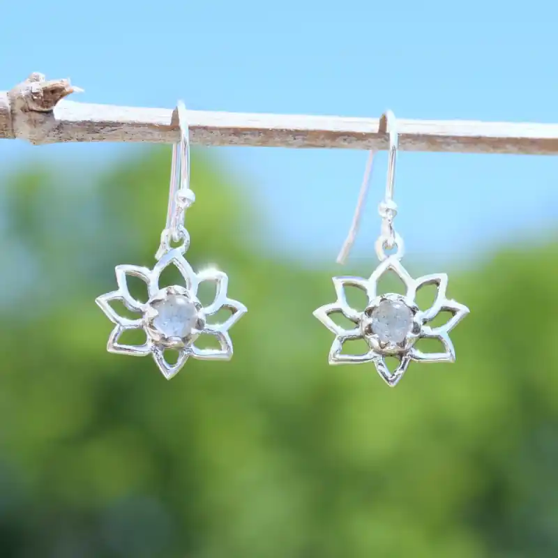 Solde Petites boucles d'oreilles Lotus argent pierre Labradorite
