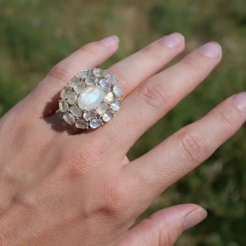 Prix Bas Grosse bague haute en argent et 21 pierres en Pierre de lune T53