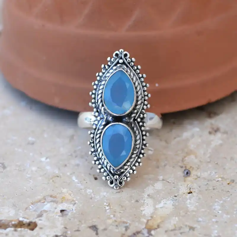 Achat Immédiat Longue bague 2 pierres Calcedoine gouttes et argent cisele T57