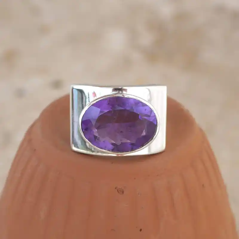 Acheter En Ligne Chevaliere large en argent et pierre facettee en Amethyste T52\\/53