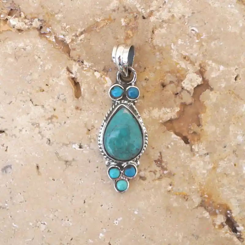 Retour Gratuit Pendentif allonge argent strie et Turquoise du Tibet
