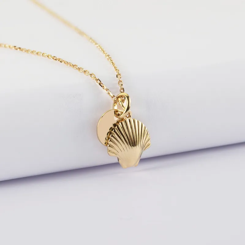 Promotion Pendentif personnalisé médaille gravée plaqué or 10 mm et breloque coquillage coque 13 mm