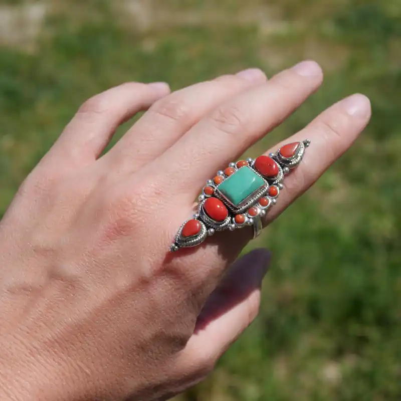 Tres longue bague Nepali argent cisele Corail et Turquoise du Tibet T55 reglable Solde