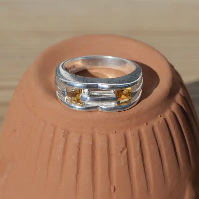 Prix Bas Anneau haut argent et 2 pierres facettees en Citrine (jaune) T56