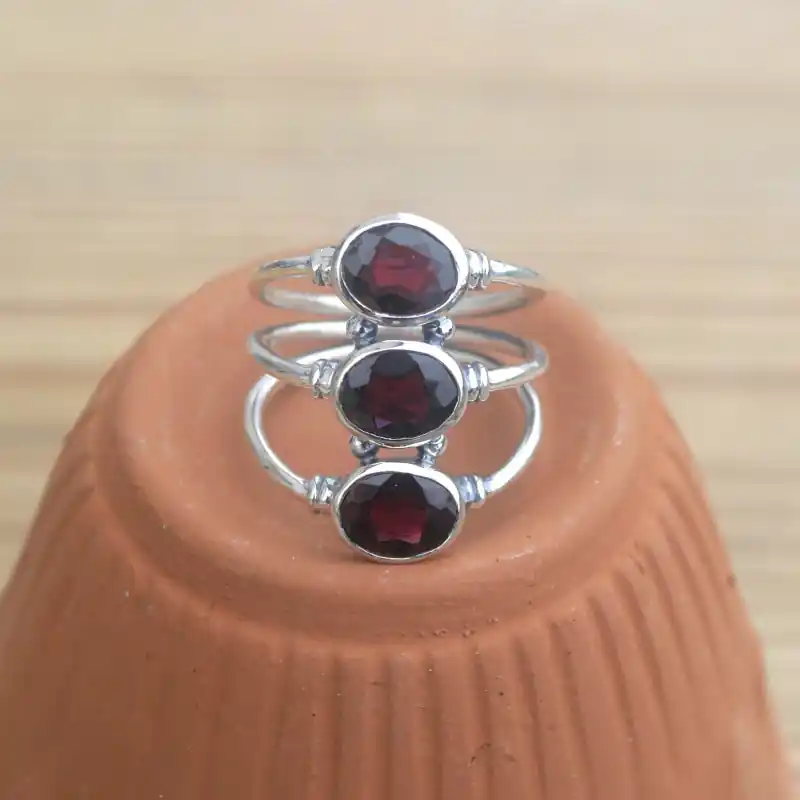 Acheter En Ligne Bague 3 pierres ovales Grenat triple anneau (rouge) T58