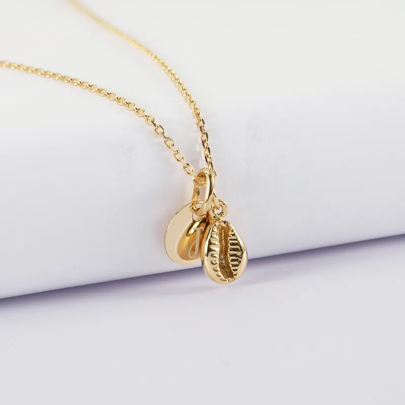 Usine Directe Pendentif enfant personnalisé médaille gravée plaqué or 10 mm et breloque coquillage cauri 10 mm
