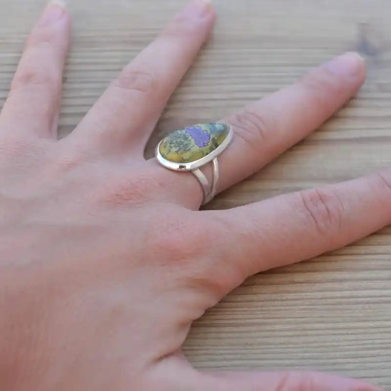 Prix Réduit Bague goutte en argent et pierre Atlantisite (vert) (violet) T54