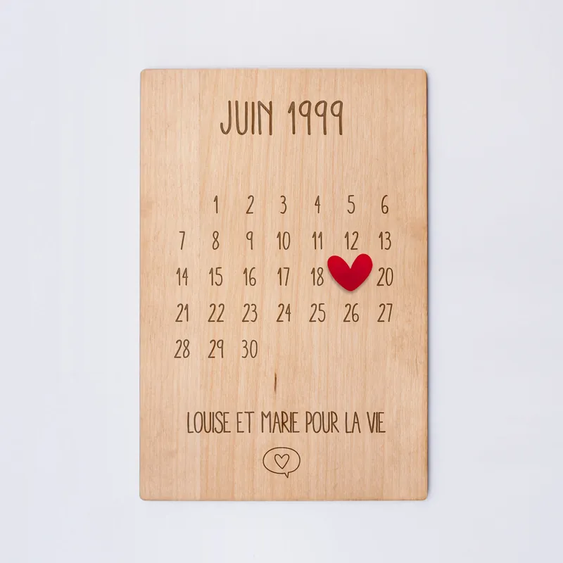 Acheter Direct Cadre calendrier personnalisé bois gravé 15x10 cm avec support
