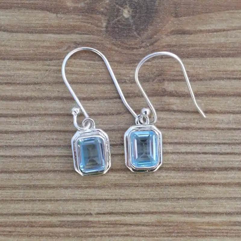 Vente Directe Petites boucles rectangulaires en argent et pierre Topaze bleue (bleu)