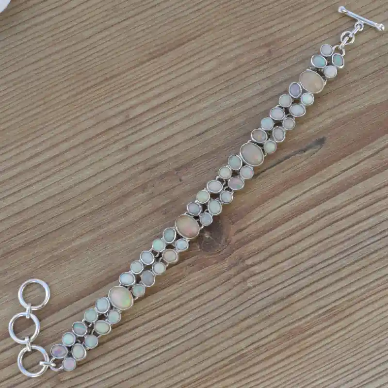 Artisanat Bracelet en argent 2 rangs 48 pierres en Opale d'Ethiopie (blanc)