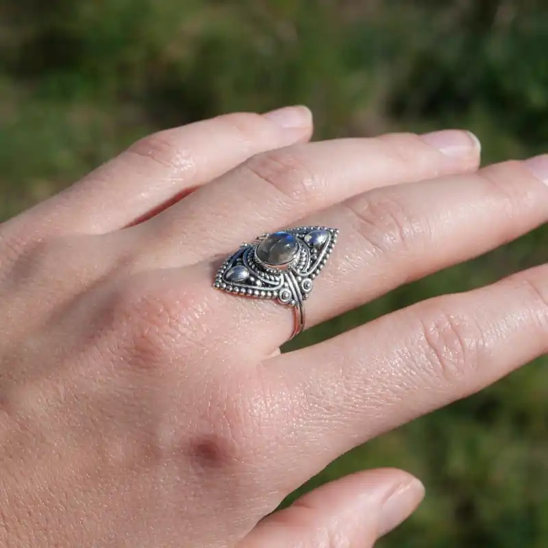 Promotion Saisonnière Bague fine ethnique Labradorite et argent cisele (bleu) T52\\/54\\/55\\/56\\/58