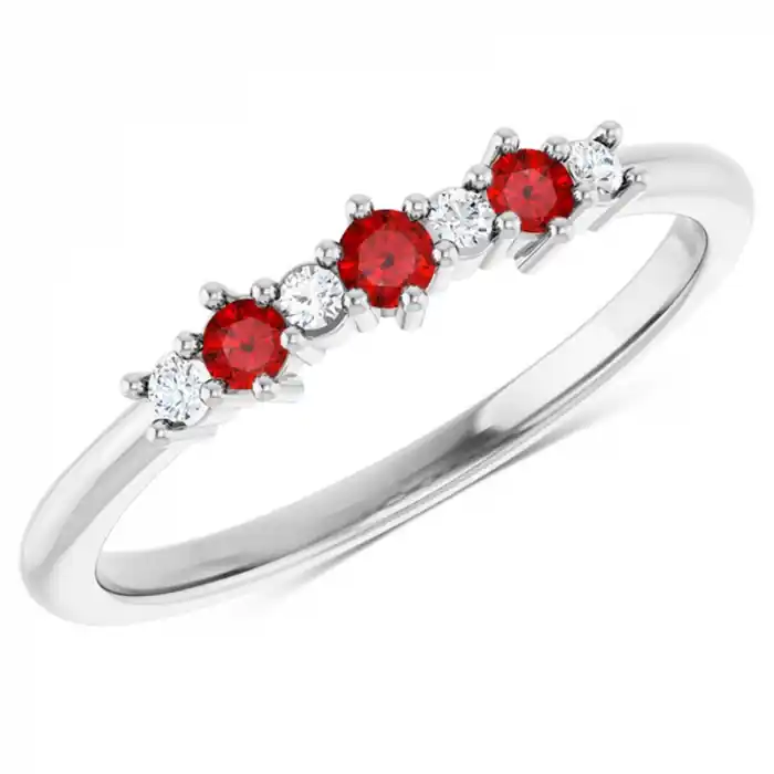 Dernière Chance Bague Naessia trois rubis et diamants de laboratoire personnalisable en or blanc 10K