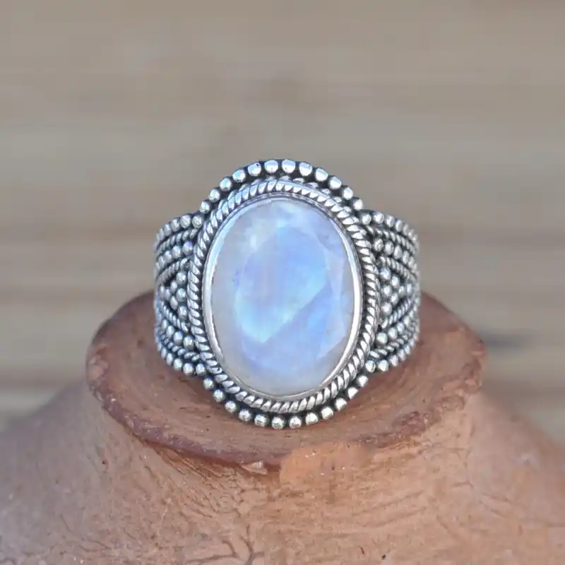 Commander Vite Bague argent travaille & Pierre de lune facettee ovale T54