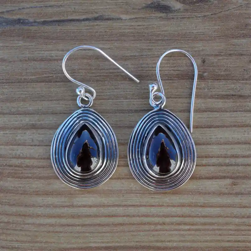 Boucles d'oreilles goutte en argent strie et pierre Grenat (rouge) Meilleur Choix