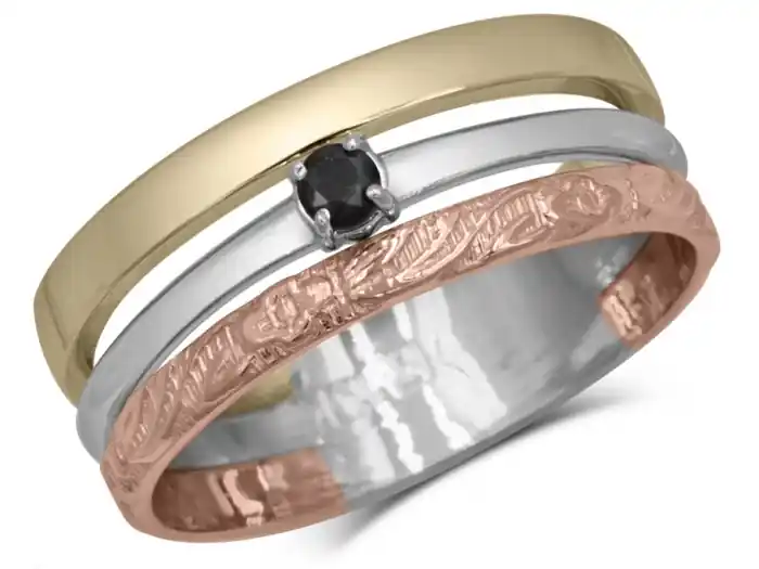 Vente Flash Bague Concerto solitaire diamant noir design gravures en or 10k trois tons