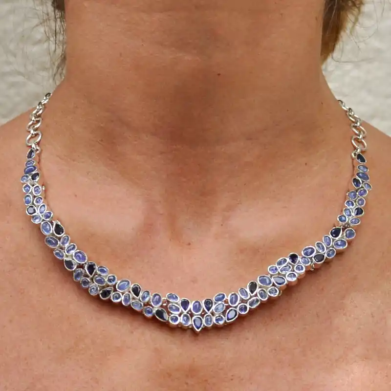 Collier plastron argent avec 88 pierres en TANZANITE et IOLITE (bleu) Bon Marché