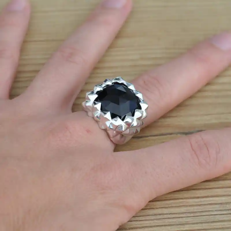 Super Prix Grosse chevaliere pointes argent et pierre Onyx noir (noir) T57