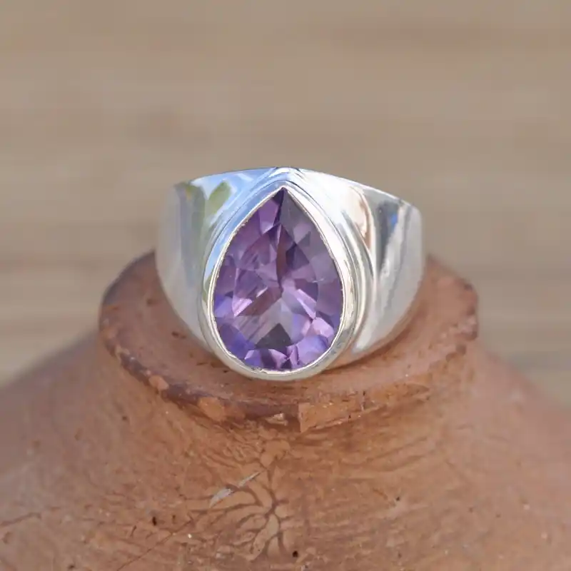 Anneau large en argent et pierre Amethyste facettee goutte (violet) T52\\/55 Vente Flash