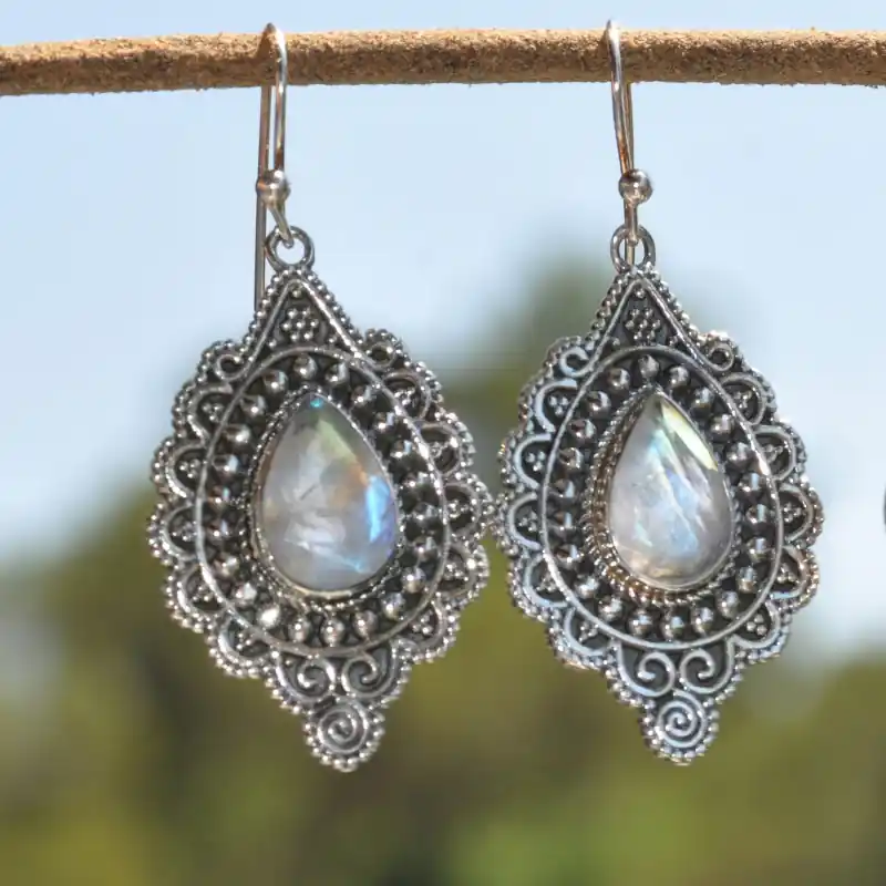 Jusqu’à Épuisement Des Stocks Boucles argent cisele et Pierre de lune facettee (blanc)
