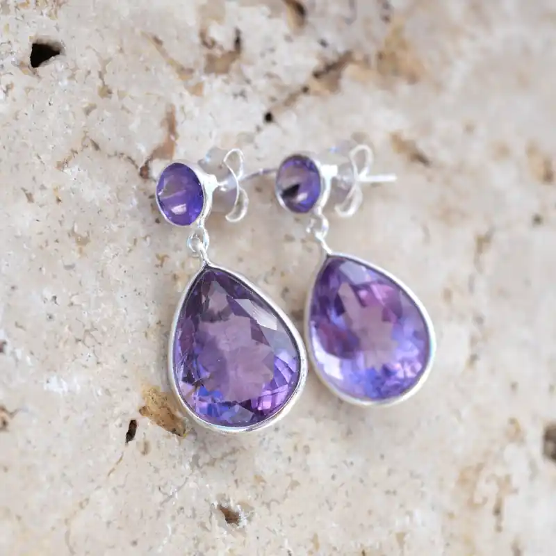 Grandes boucles en argent et 2 pierres facettees en Amethyste Expédition Rapide