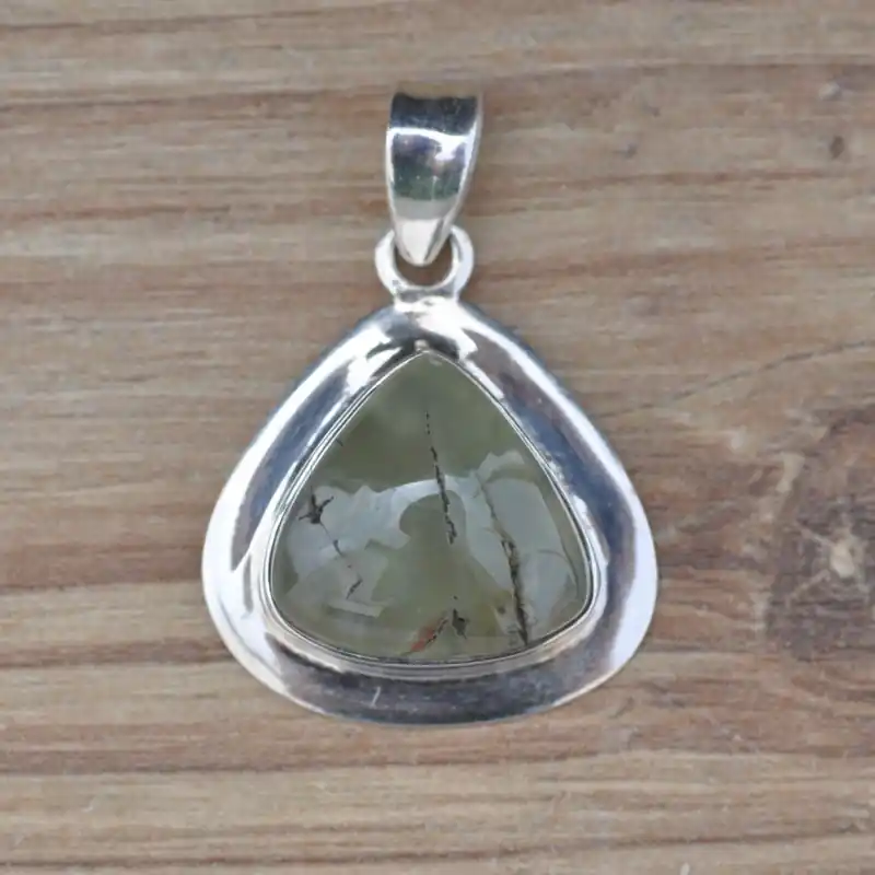 Remise Pendentif triangulaire argent plat et pierre PREHNITE (vert)