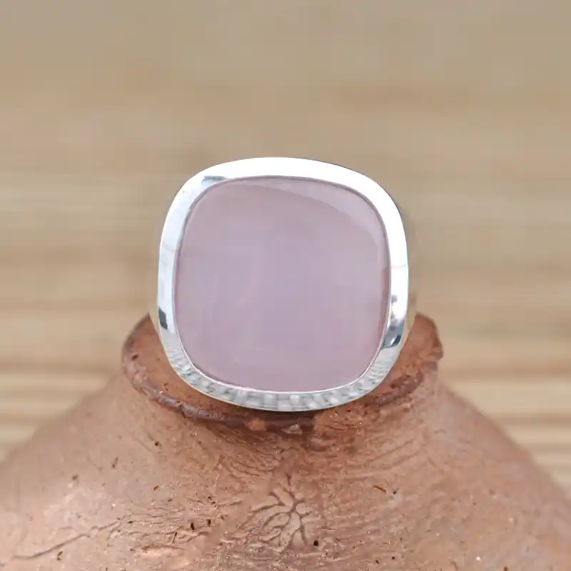 Chevaliere large argent et pierre carree Quartz rose (rose) T59 Solde