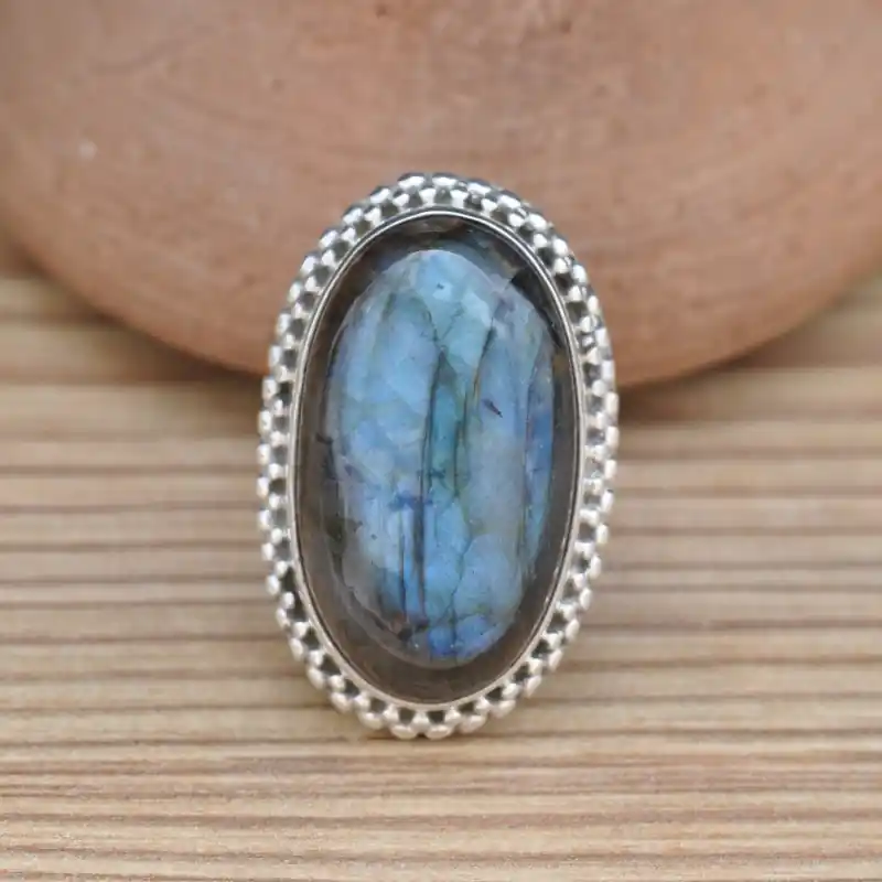 Original Bague ovale pierre Labradorite et argent travaille (bleu) T56