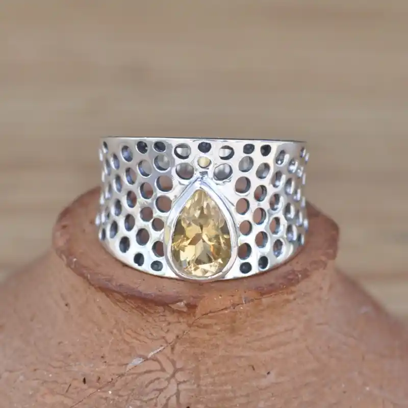 Fait Main Anneau large ajoure en argent et pierre Citrine (jaune) T59