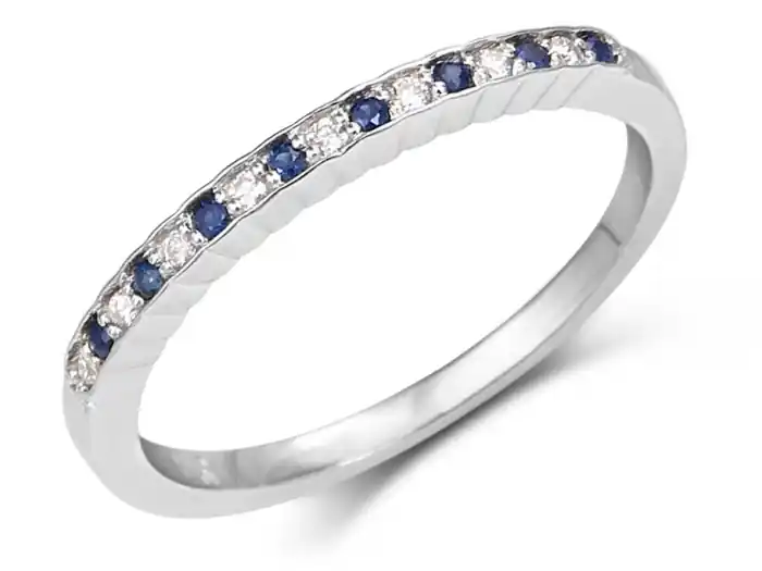 Jonc Petite Romance semi-éternité saphirs bleus et diamants en or blanc 14k pour femme Promotion Saisonnière