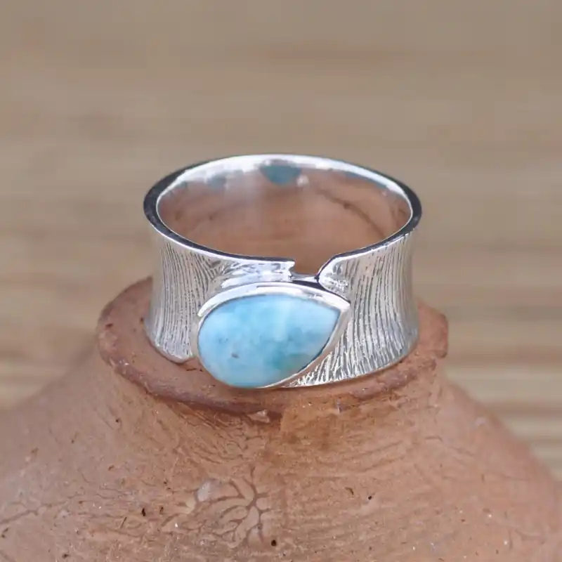 Vente Flash Anneau incurve en argent strie et pierre goutte Larimar T62